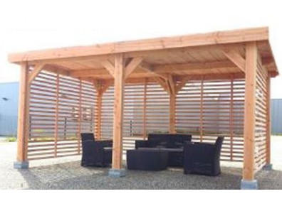 Abri terrasse à partir d'une ossature en bois Douglas avec toit plat